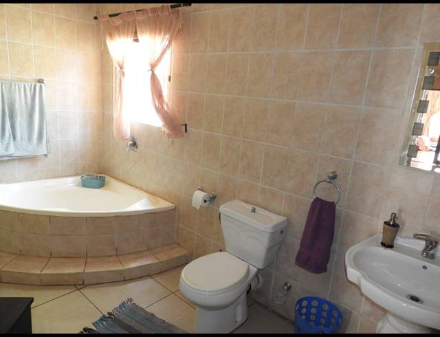 3 BEDROOM HOUSE FOR SALE IN THREE RIVERS EAST